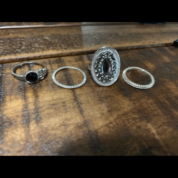 Silver ring set. Size 5 can be stackable - Picture 4 of 4